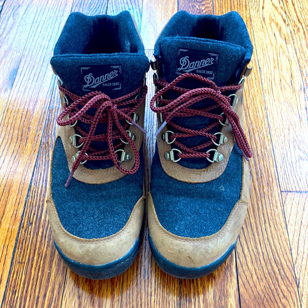 Danner Women’s Jag Hiking Boot Elk Brown size 10 US